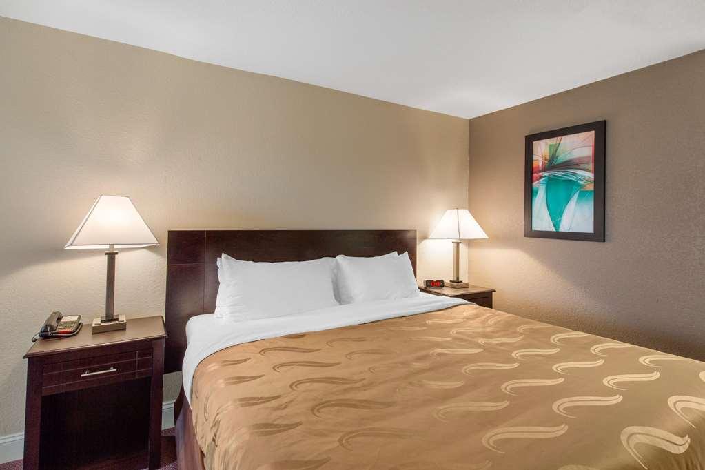 Quality Inn & Suites Port Arthur - Nederland Room photo
